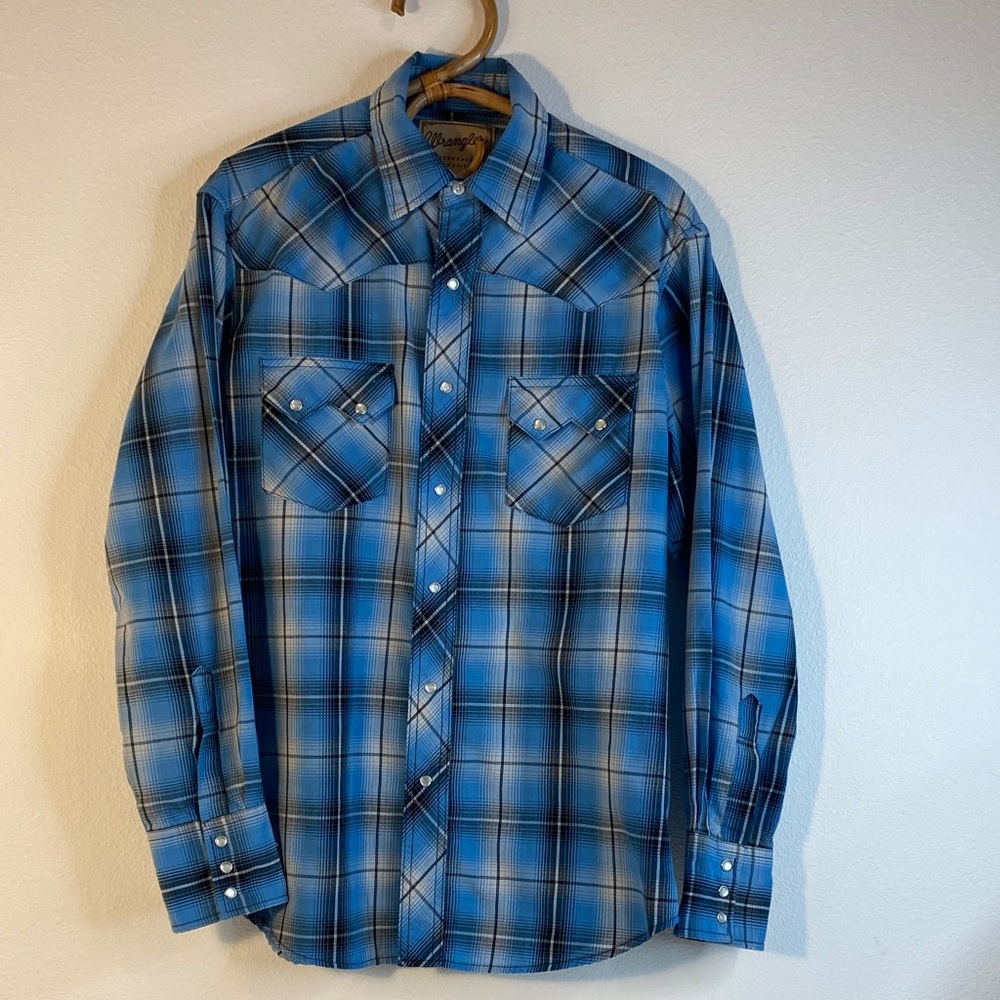 Wrangler Men's Blue Checkered Button Down Shirt